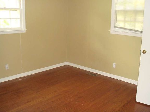 4th image of 191 Cedarwood Ave