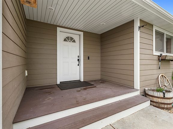 3rd image of 115 Cinnamon Ct