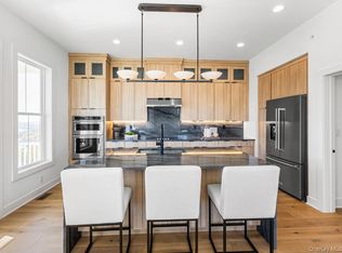 122 Captain Esposito Lane #7, Pearl River, NY 10965