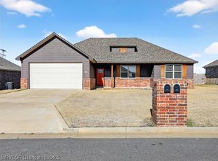 106 Countryside Way, Pocola, OK 74902