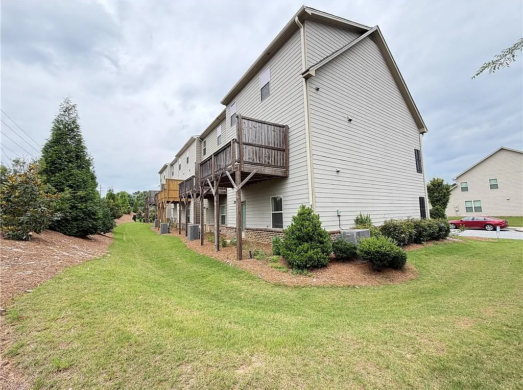 3 bed, 3.5 bath, 1880 sqft, $2,550 — Photo 3