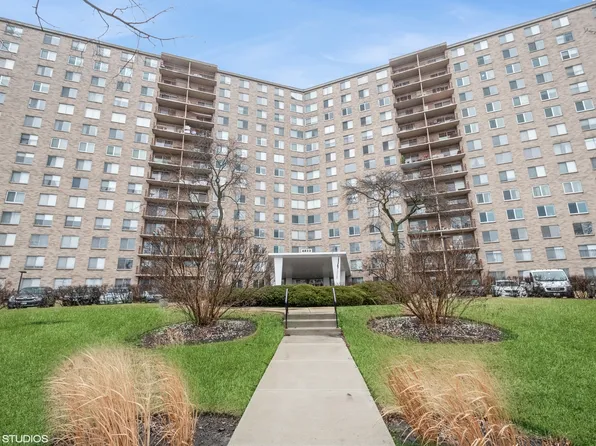 6833 N Kedzie Ave APT 411, Chicago, IL 60645