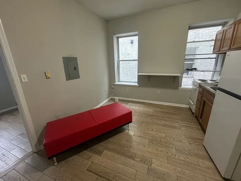 1605 W Diamond St #2R — Photo 2