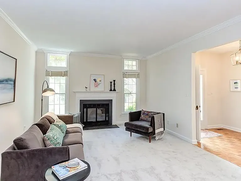 312 Baneberry Close — Photo 4