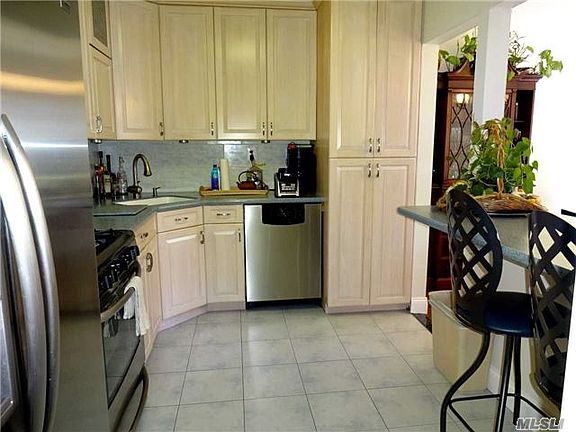 5th image of 215-35 23rd Ave #Townhouse 1