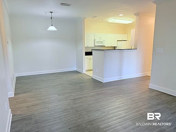4th image of 450 Park Ave APT 103