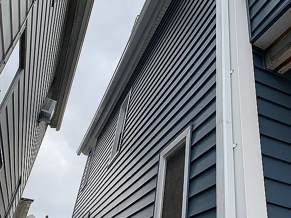 3rd image of 33 Lawrence Ave