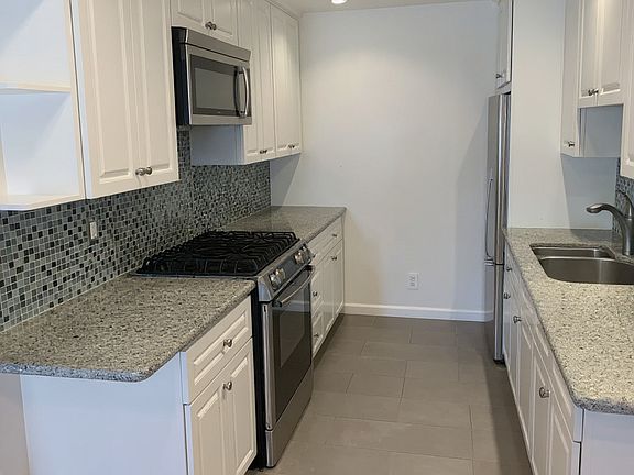 3rd image of 1036 Potrero Ave APT 3