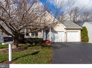 405 E Glenview Dr, West Grove, PA 19390