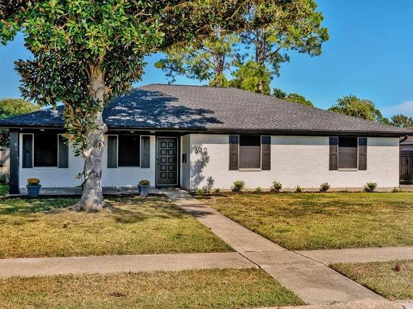 642 Meadowgreen Dr, Port Neches, TX 77651