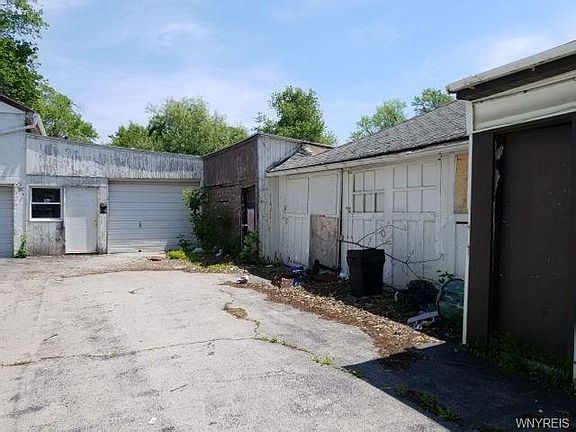 4th image of 65 Long Ave