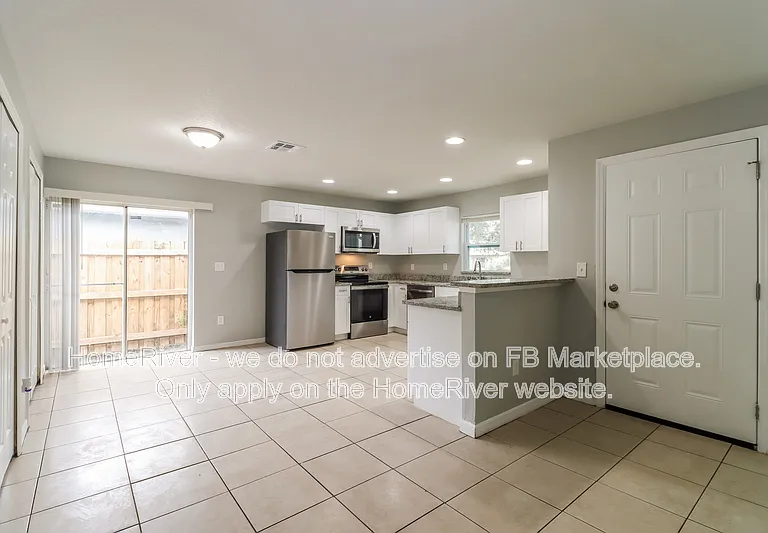 2213 E Emma St — Photo 7