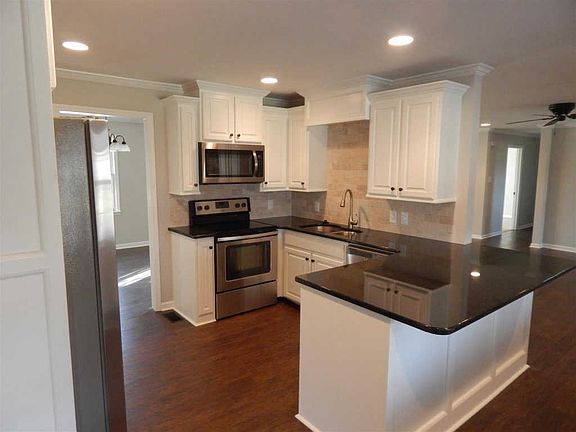 3rd image of 5012 Creekside Dr