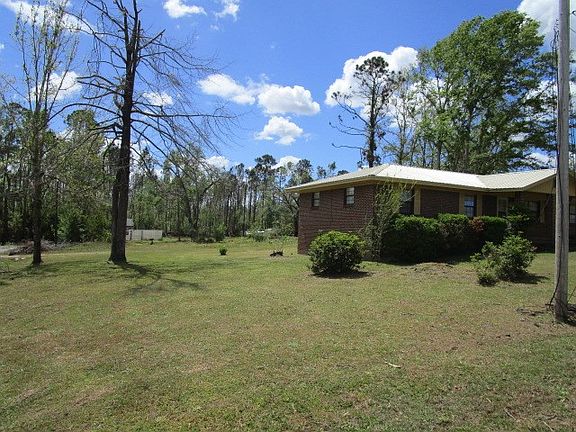 2nd image of 211 SE Davis Cir