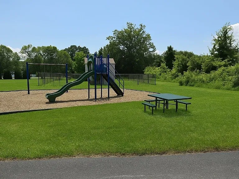 Kent Island Village — Photo 20