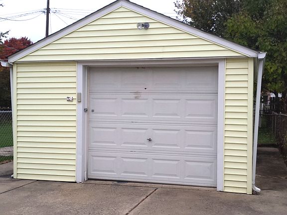4th image of 29644 Barton St