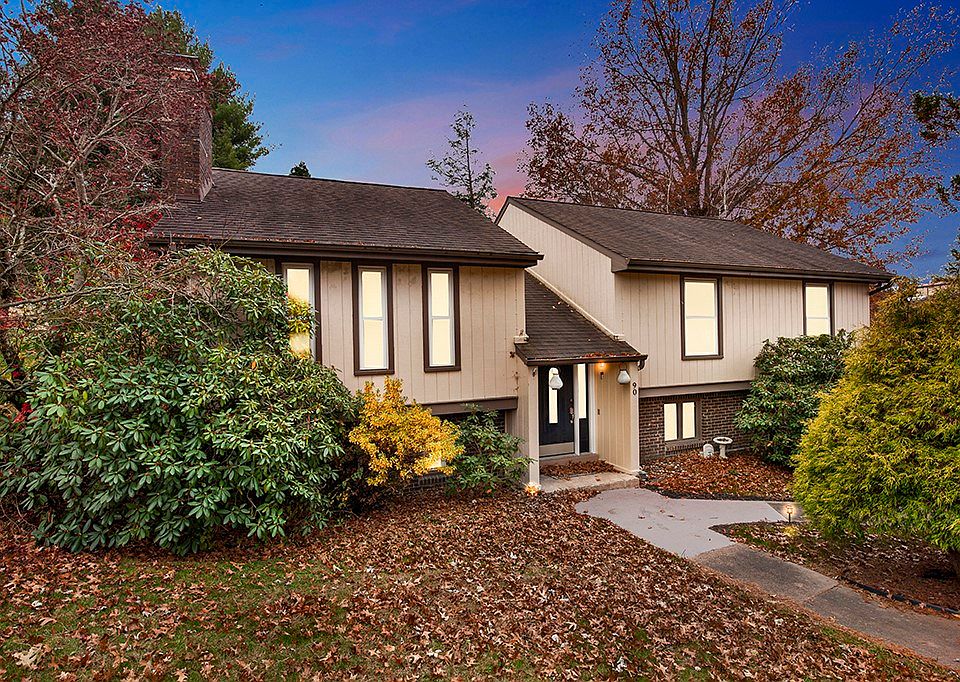 1st image of 90 Beechwood Dr
