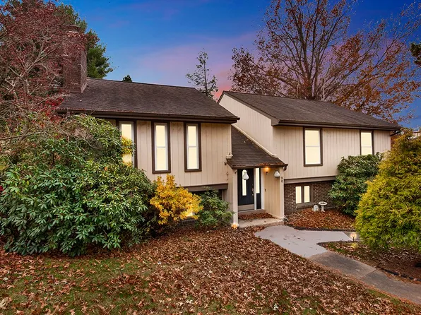 90 Beechwood Dr, Greensburg, PA 15601
