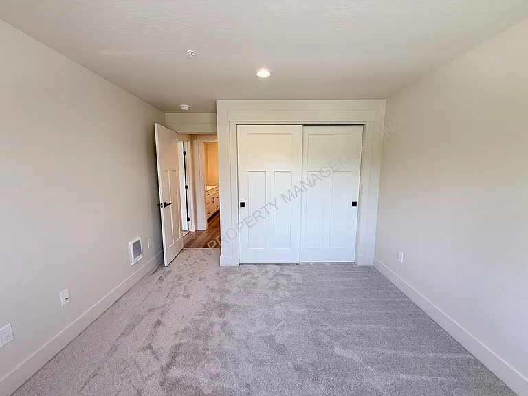424 S Olive Ave #201 — Photo 17