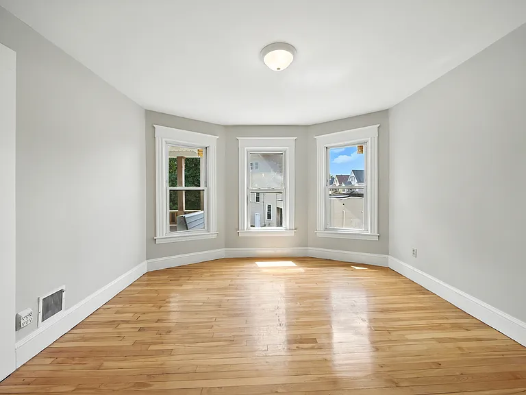 12-14 Kendall St #2 — Photo 3