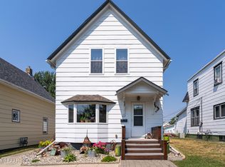 617 N Front St, Crookston, MN 56716