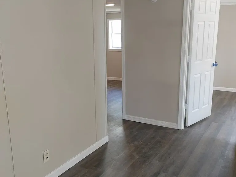 56 NW Railroad St — Photo 7