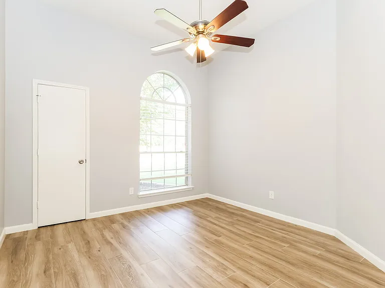 318 Lazy Ln — Photo 13