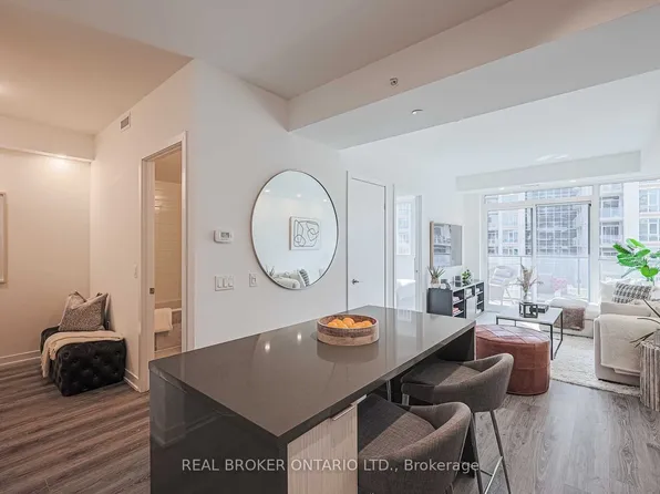 38 Iannuzzi St #617, Toronto, ON M5V 0A2