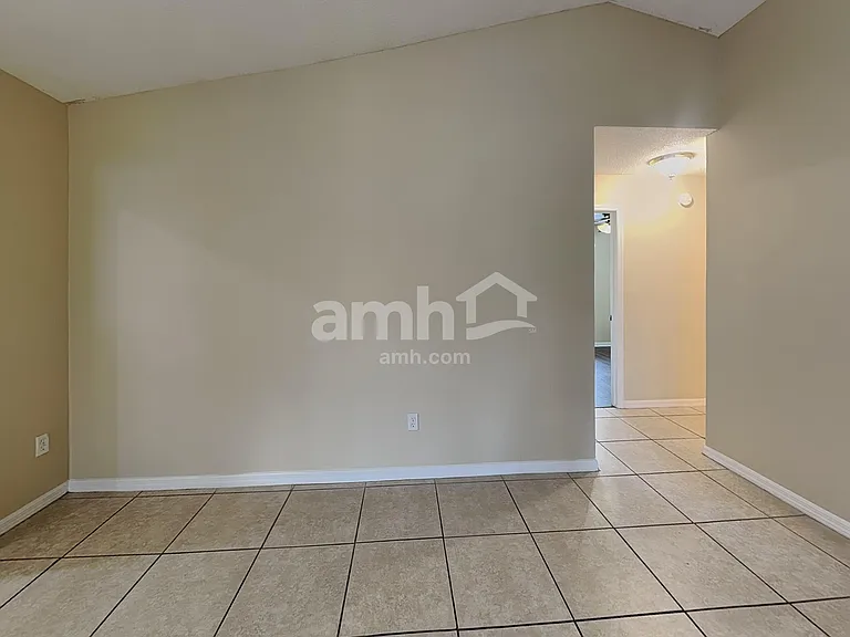 1014 Gore Dr — Photo 6