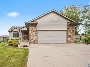 2201 S Stanford Ave, Sioux Falls, SD 57106