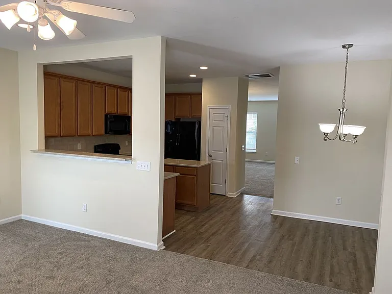 10020 Kings Parade Blvd — Photo 15