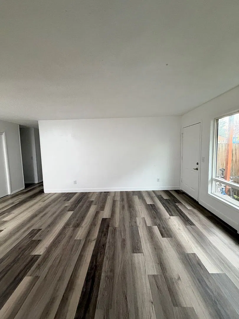 3926 E 3rd Ave - NN50/50 — Photo 4