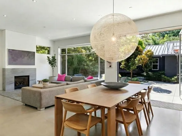 3156 W 13th Ave, Vancouver, BC V6K 2V3