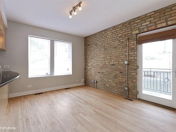 5th image of 1447 W Victoria St #1C
