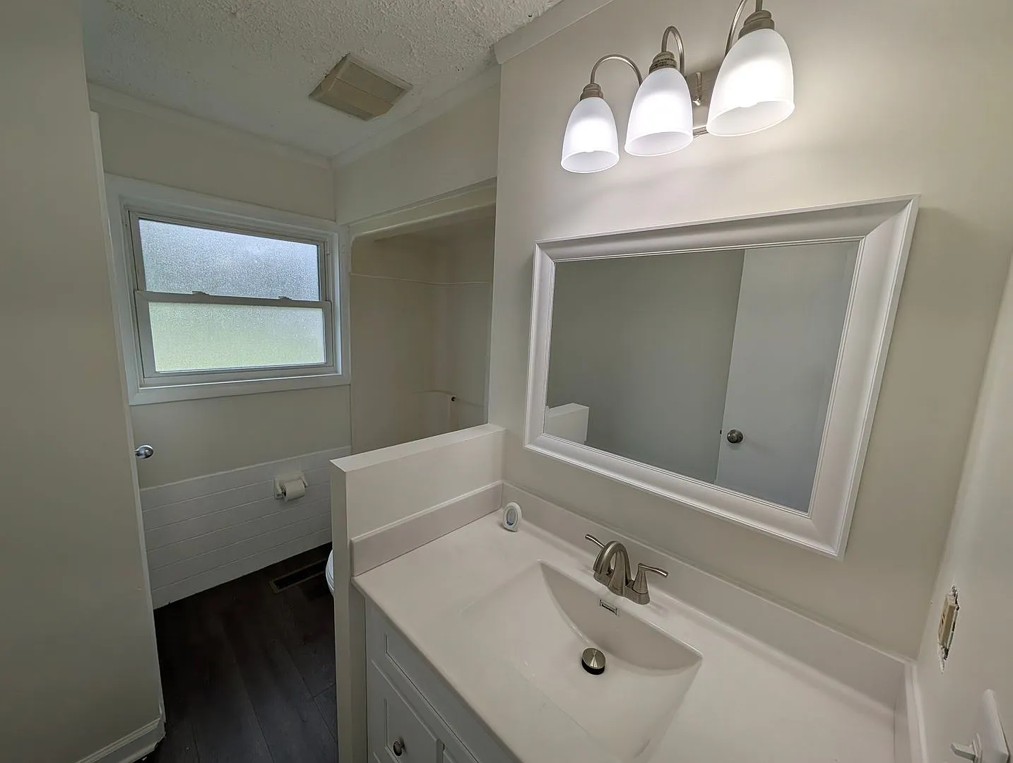 Spacious 3 bedroom Ranch — Photo 4