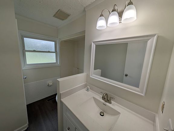 4th image of 1055 Cottingham Rd