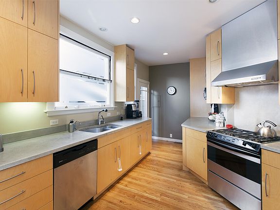 3rd image of 318 18th Ave #1