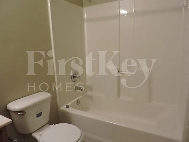 2631 Parkview Dr — Photo 8