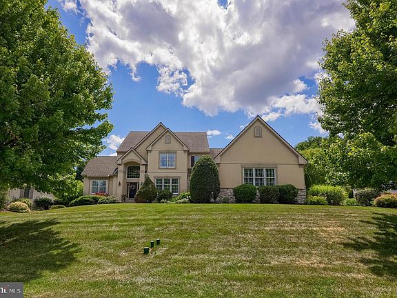 3rd image of 1134 Persimmon Dr