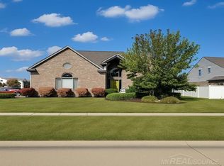 29321 Debbie Dr, Chesterfield, MI 48051