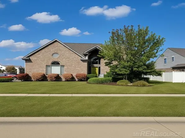 29321 Debbie Dr, Chesterfield, MI 48051