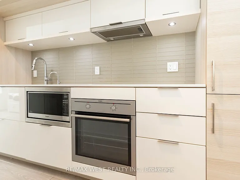 88 Scott St W #712 — Photo 11