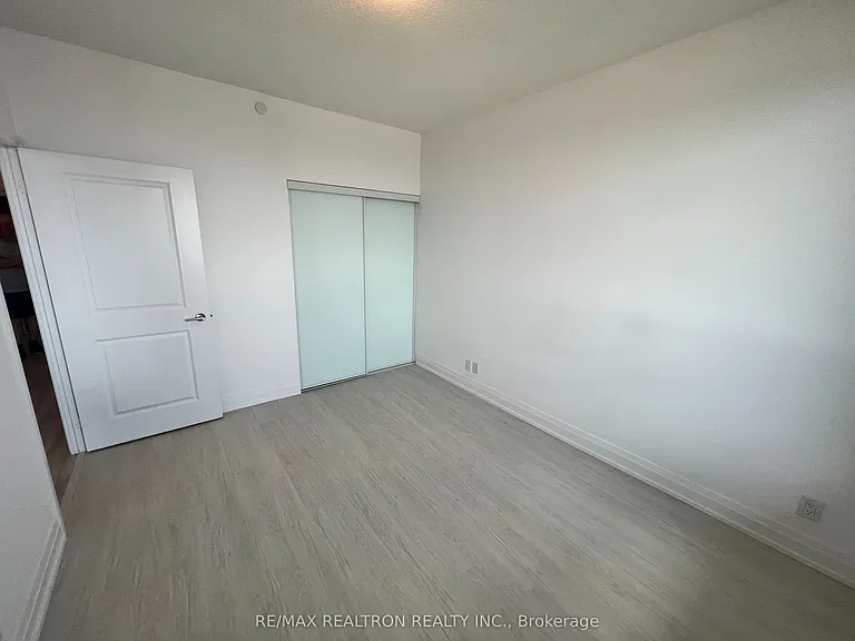 7890 Bathurst St #2008 — Photo 15