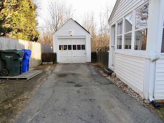3rd image of 39 Balfour Dr