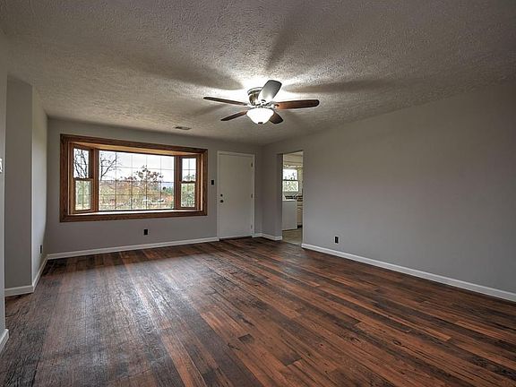 5th image of 3045 Lowrance Dr
