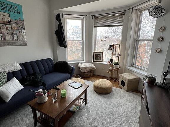 2nd image of 1055 W Grace St APT 3W