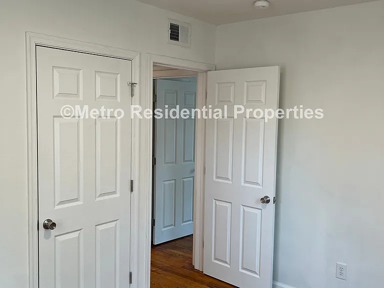 1014 Nelson St — Photo 16