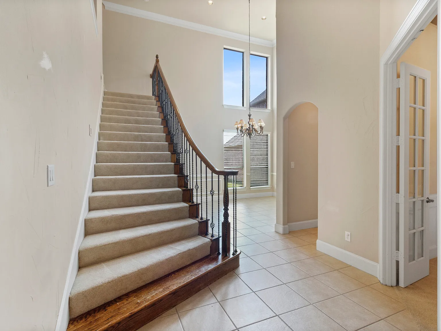 4 bed, 3.5 bath, 3224 sqft, $2,200 — Photo 2