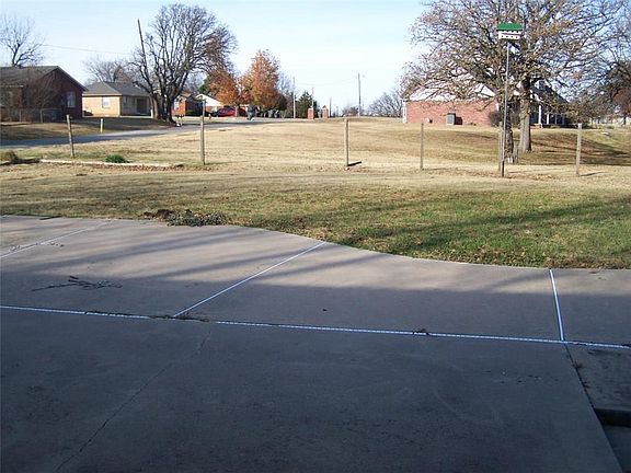 3rd image of 107 Woodstock Ln