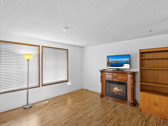 5th image of 1766 NW Beaumont Ave